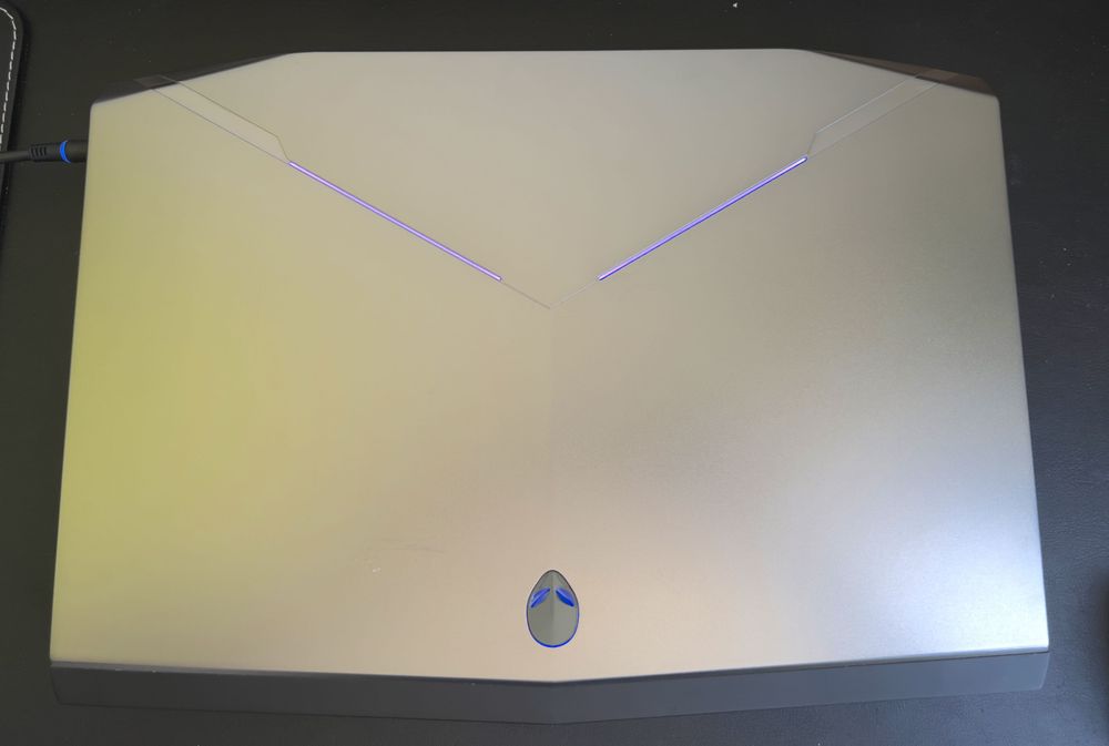 Игровой ноутбук Dell Alienware