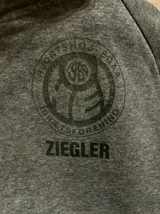 Два оригинални суичъра