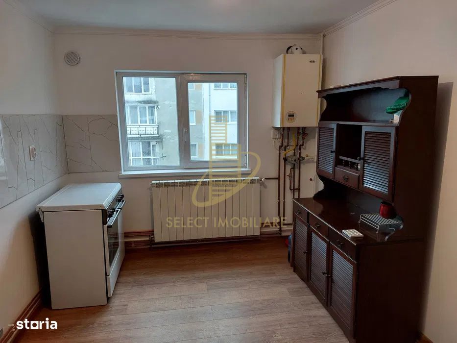 Apartament de 3 camere, decomandat, 68 mp., zona Han