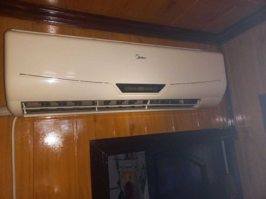 Кондиционер Midea MSR1-12HR  в отличном состоянии