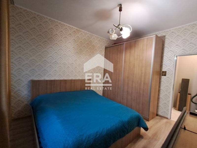 Просторна обзаведена гарсониера за продажба, в жк Трошево, Варна, в бл
