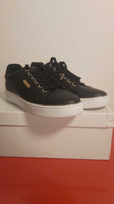 Обувки Guess - Номер 38