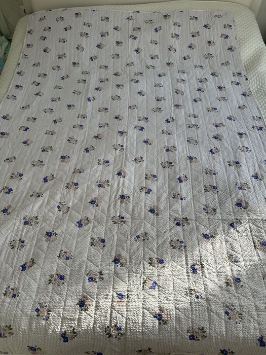 Продам 2 новых покрывала 140 на 200