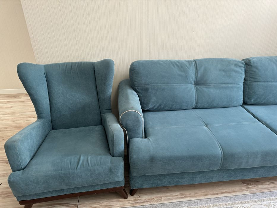 Диван с кресломен