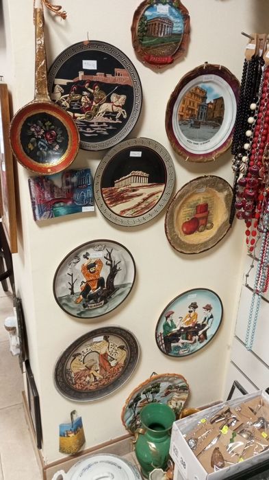 Разпродажба чинии за стена