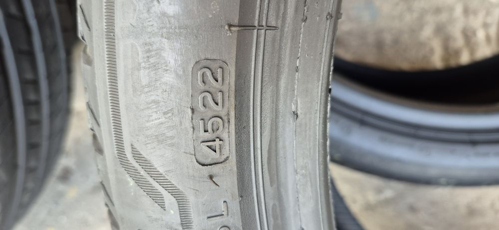 4 anvelope vara runflat Bridgestone 245/40/21.Pretul este pe bucata.