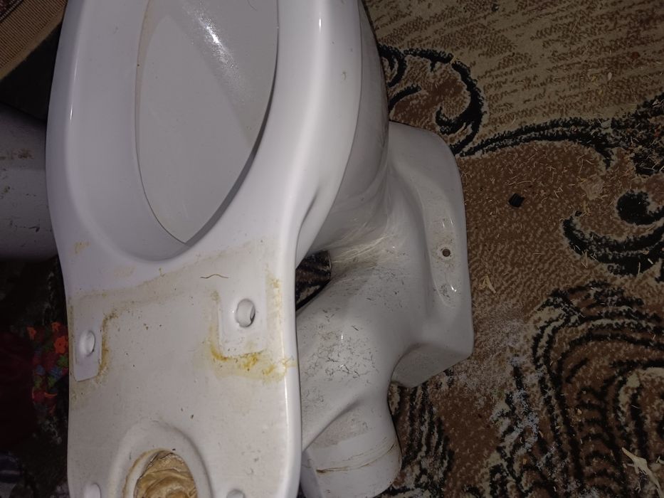 Продам унитаз безбочка