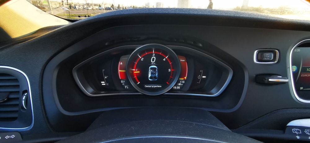 Volvo v40 2.0d D4 190cp euro5 panoramic  unic proprietar Înmatriculat