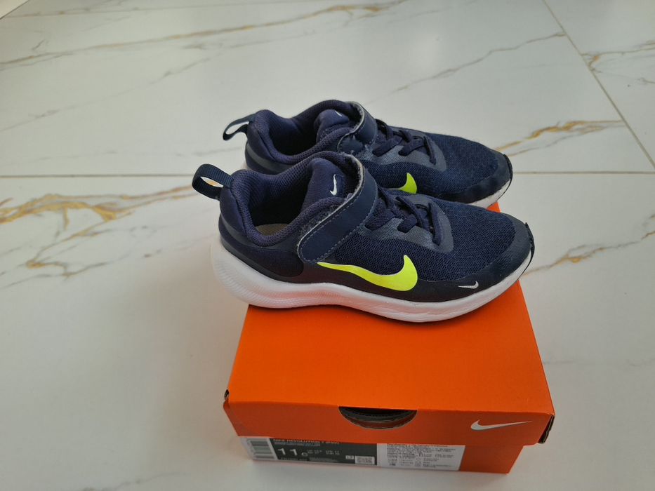 Маратонки Nike revolution 7