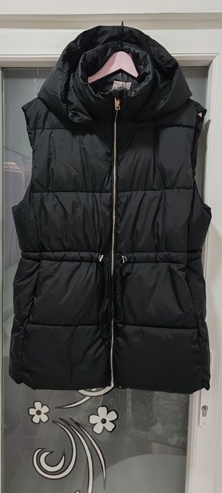 Vestă puffer matlasată cu glugă mărimea L