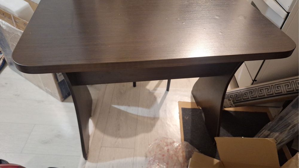Продам кухонный стол 1,5 м