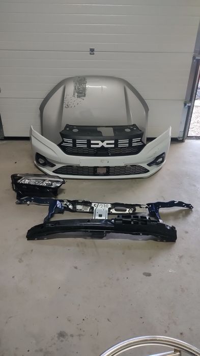 Bara fata , capota , far dreapta, trager , ochelari faruri Logan 3