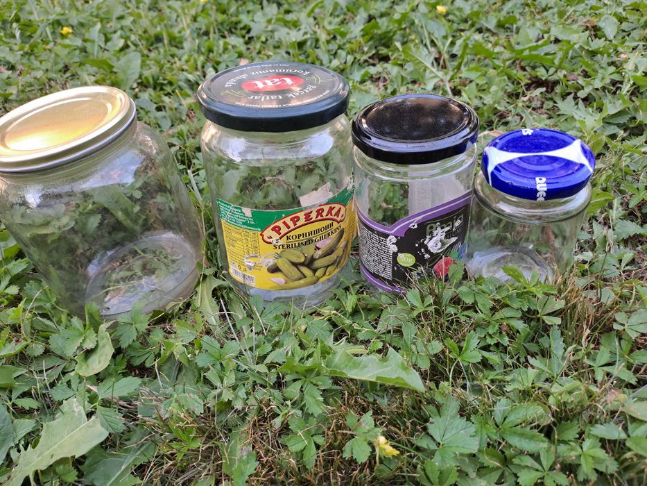 Продавам   всякакви   буркани .