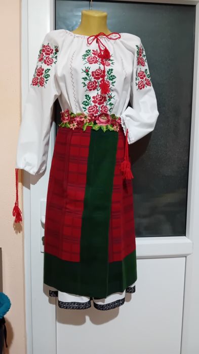 Costum popular pentru fete