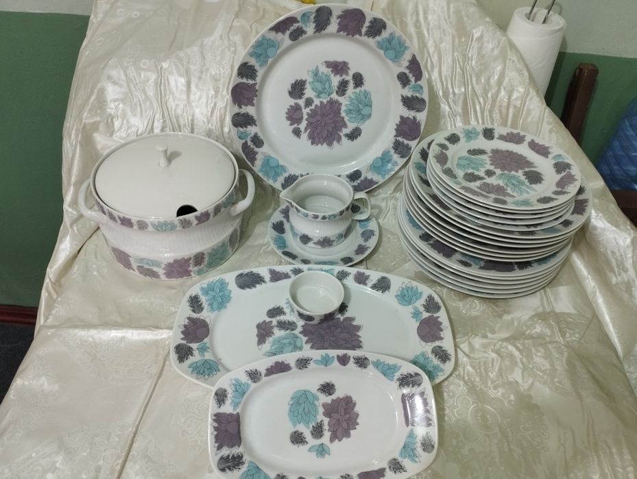 Продам столовый сервиз