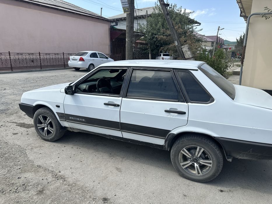 Сотилади нархи 2000 $. Самара (Седан 21099)