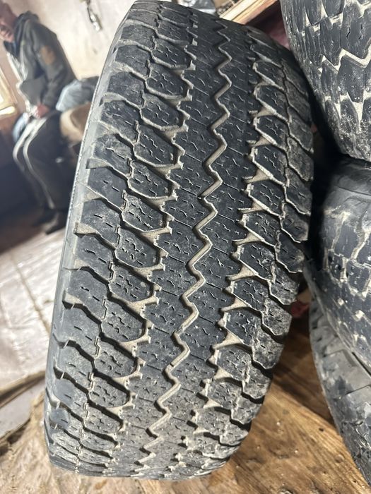 Продам шины летние АТ 265/70/17