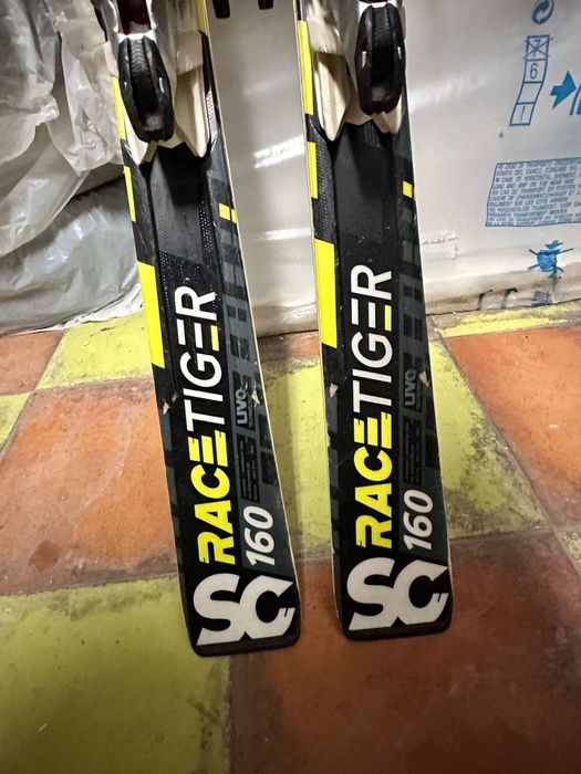 Vând sau schimb schiuri Volkl Racetiger SC