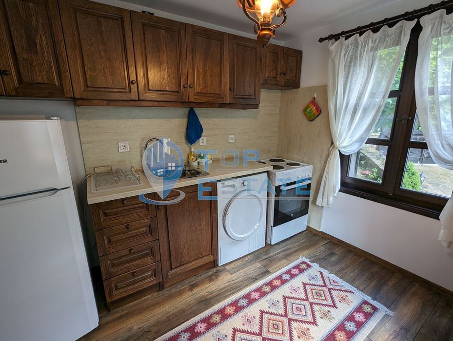 Две реновирани във възрожденски стил къщи в Тревненския балкан