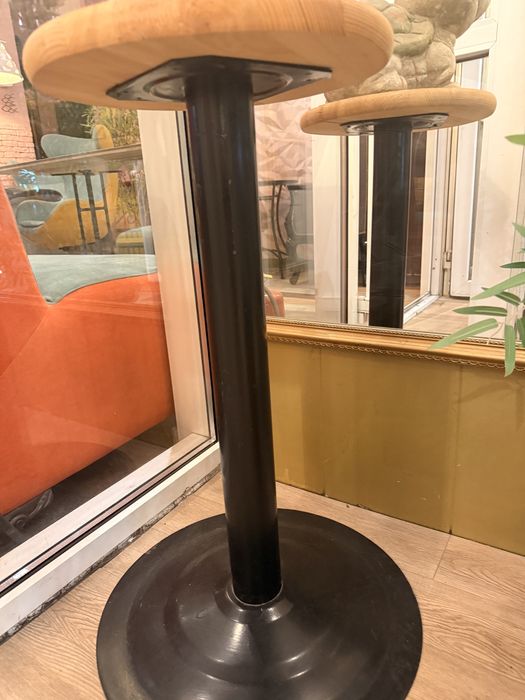 Продам металлической подстолье