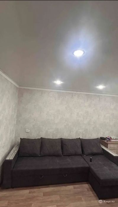 Диван для гостиной.