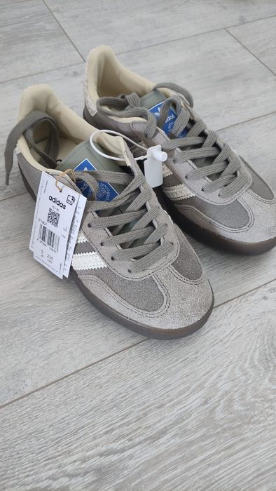 Продам кроссовки Adidas 37 размер