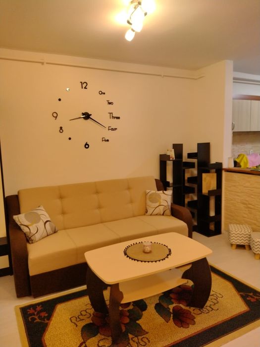 Închiriez apartament