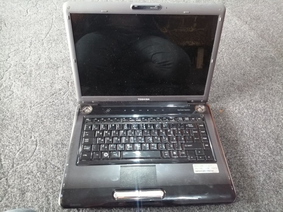 Toshiba noutbuk sotiladi