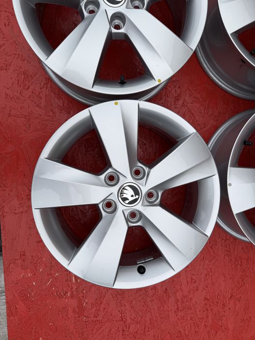 Jante Noi originale Skoda R16