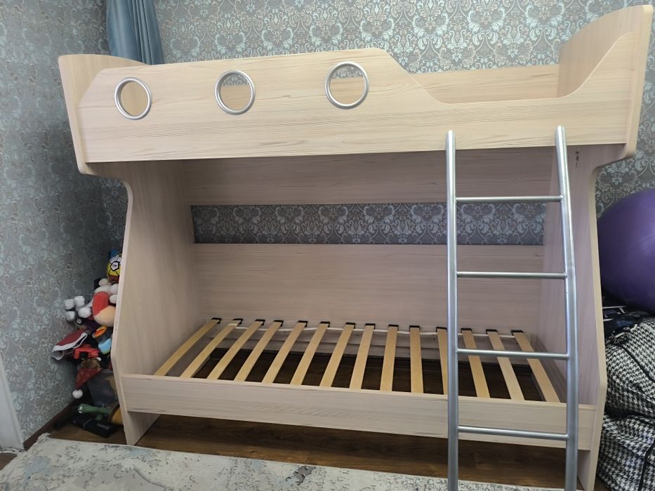 Детская двухъярусная кровать