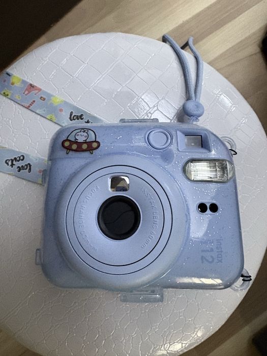 Продаю Instax mini 12