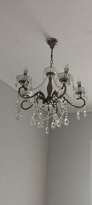 Срочно продам две люстры