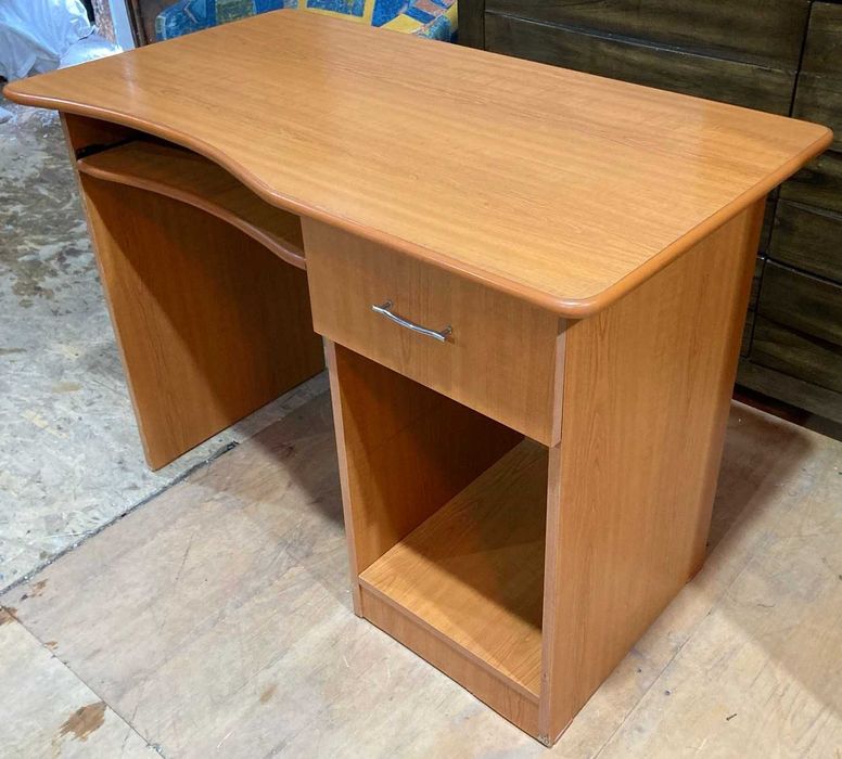 Birou solid cu glisiera si spatii de depozitare; Blat 112x62 cm