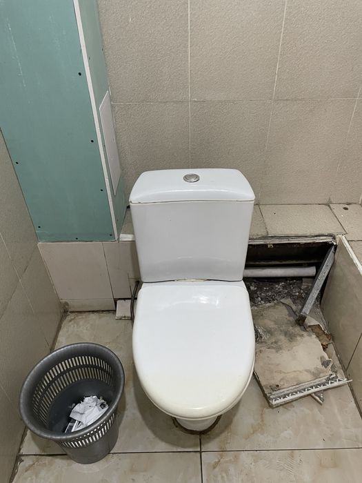 Дверь, унитазы, раковины, светодиоды