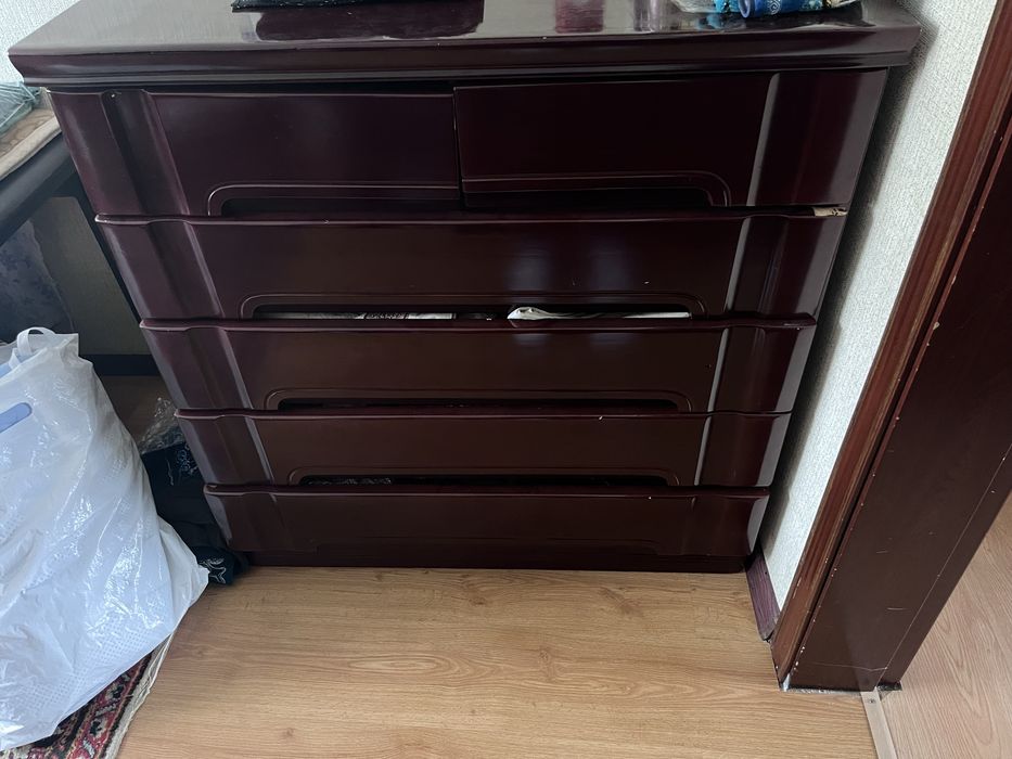 Продам мебель спальную и комоды