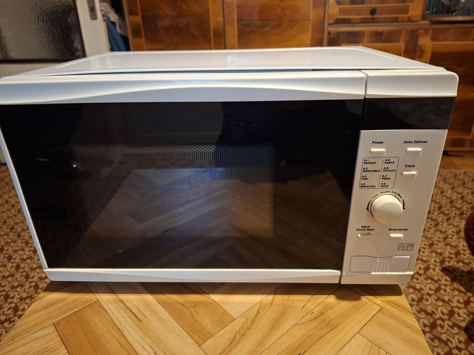 Cuptor cu microunde 150 lei