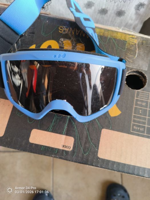 Ochelari moto ca si noi dupa cum se poate vedea si din foto
