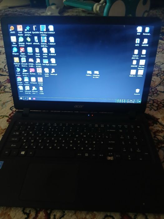 Notebook Acer. Bir qól ishlagan