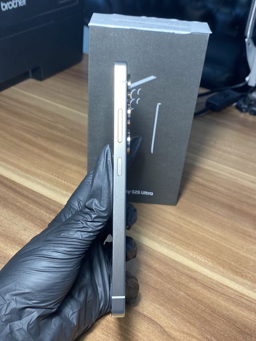 Samsung Galaxy s25 ultra • 256 GB • Titanium Gray