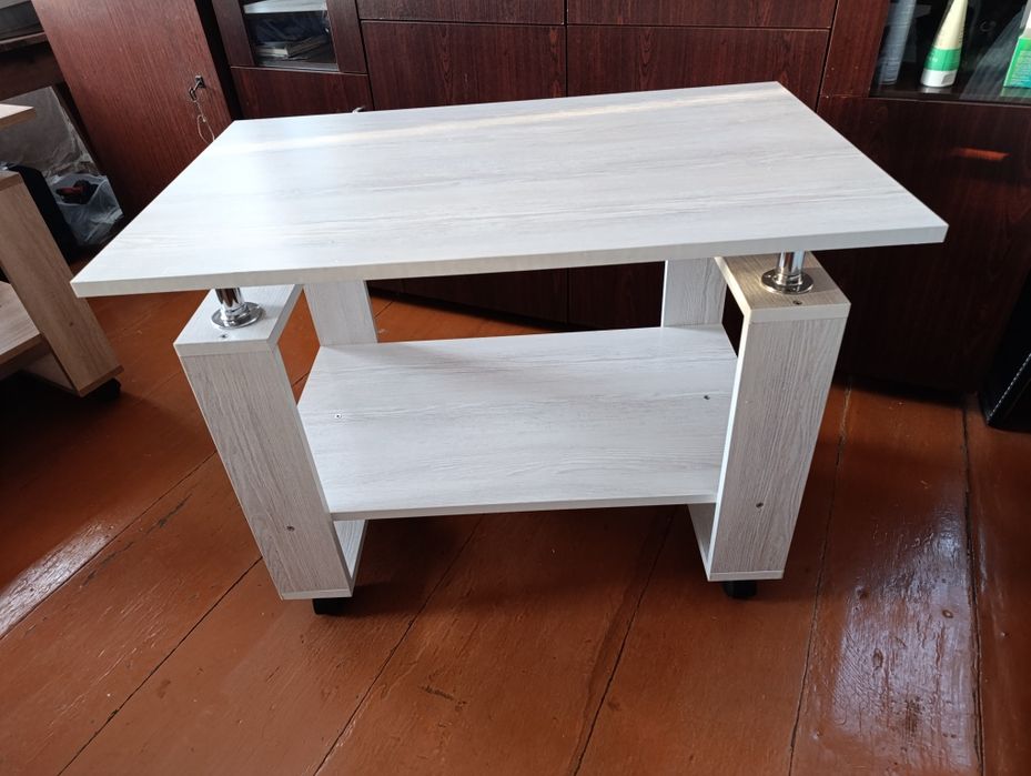 Продам столик журнальный