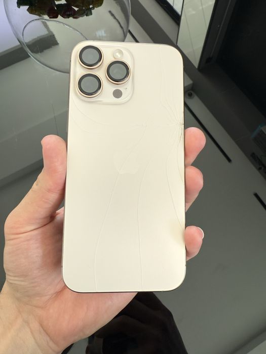 Sotiladi iPhone 16 pro max