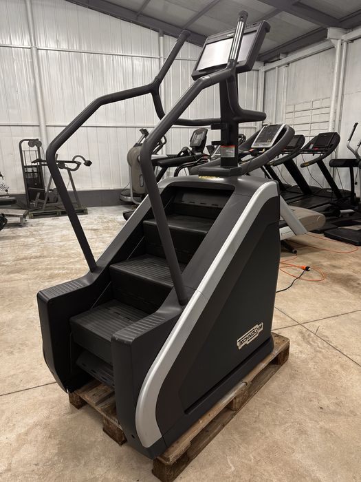 Technogym Excite  stepmill 1000 TV trend display
