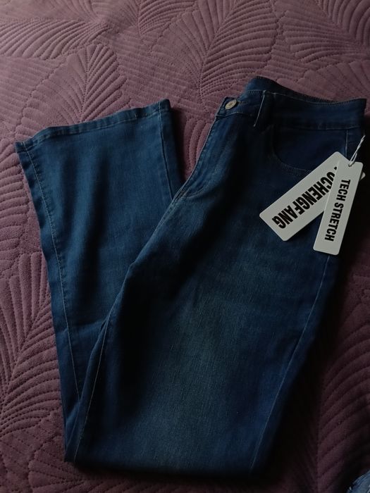 Продам новый клёш джинсы