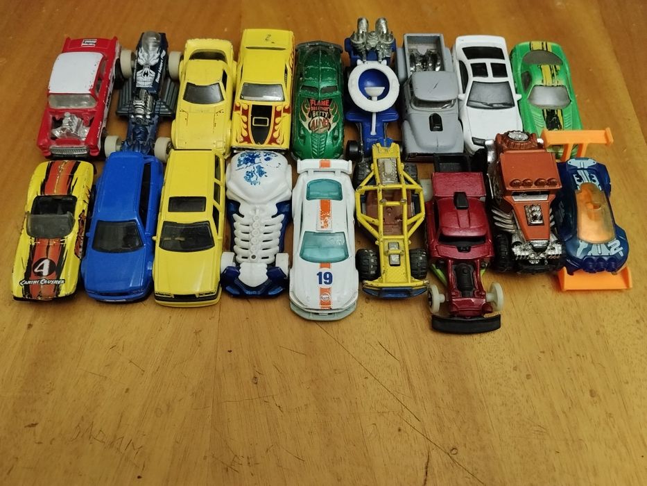 Машинки hot wheels