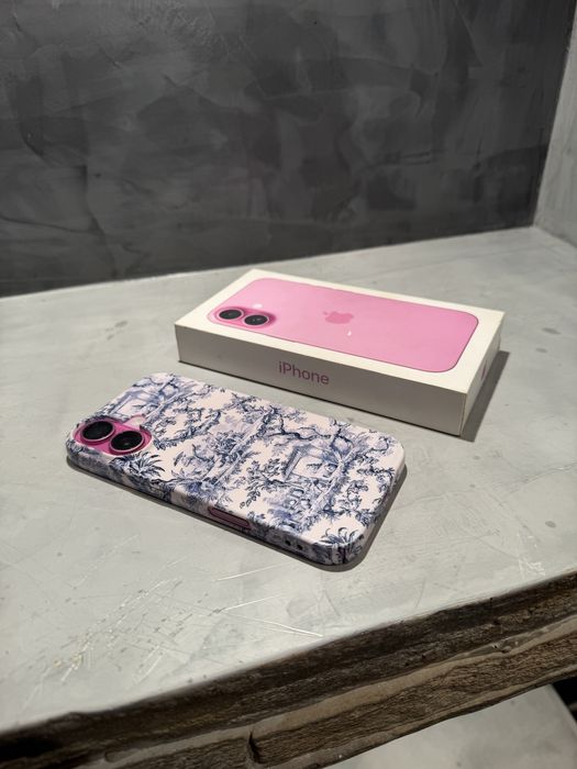 КАТО НОВ Iphone 16 Pink + подарък