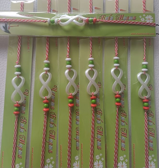 Мартеници гривни