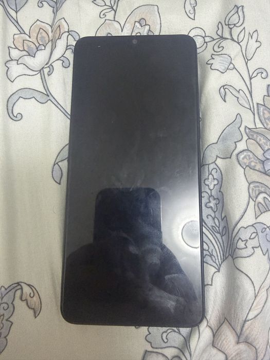 Продам Vivo y04 128 гб