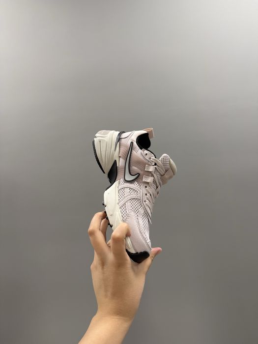 NIKE W V2K Run Platinum violet/Chrome-LIGHT BONE-BLACK