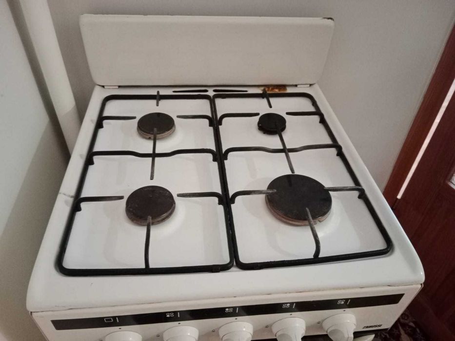 Продам газовую плиту б/у