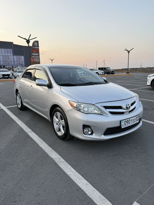 TOYOTA каролла 2013 1.8 автомат